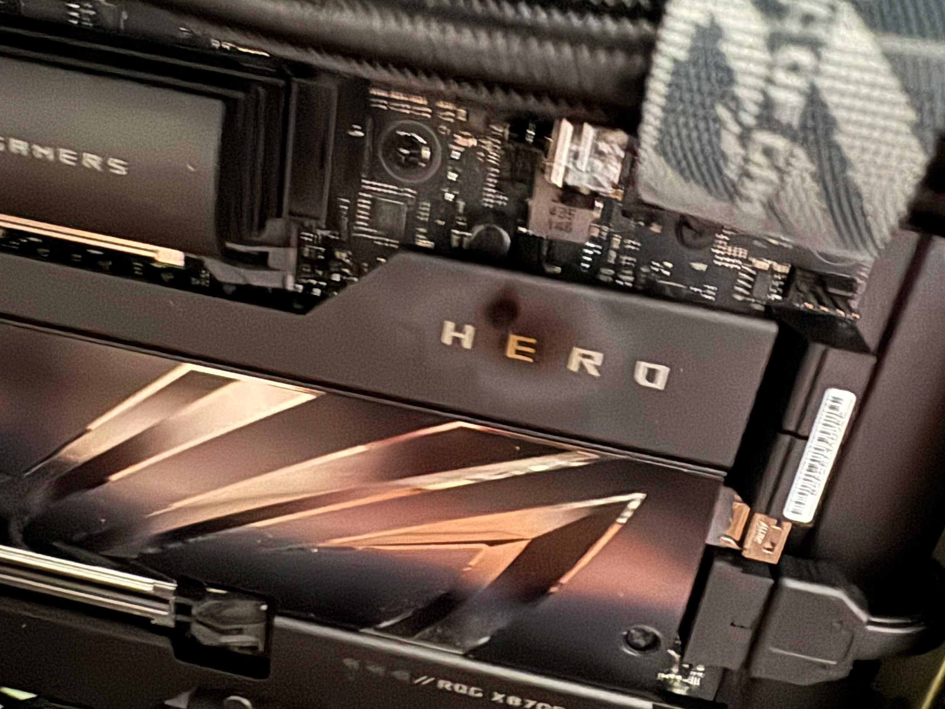 Kolejne “płonące” doniesienia o flagowym modelu ASUS ROG Astral RTX 5090 